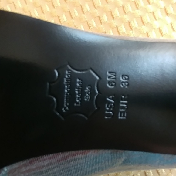 New. Adrianna Papell heels. - Picture 4 of 6